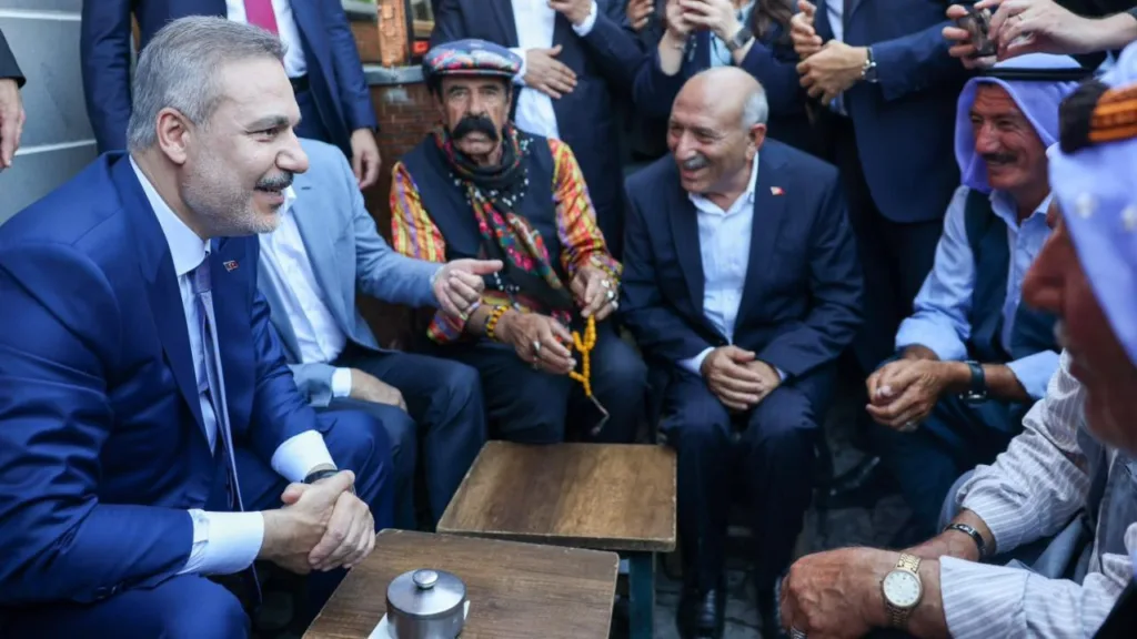Hakan Fidan Diyarbakır’da Vatandaşlarla Bir Araya Geldi