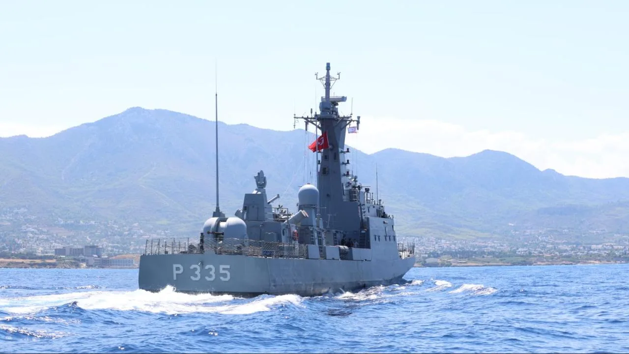 TCG Işın Girne Açıklarında Batık Gemiyi Arıyor