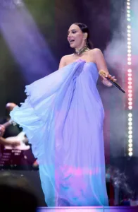 Ebru Gündeş’ten Kıbrıs’ta Bayram İzdihamı! Otel Doldu
