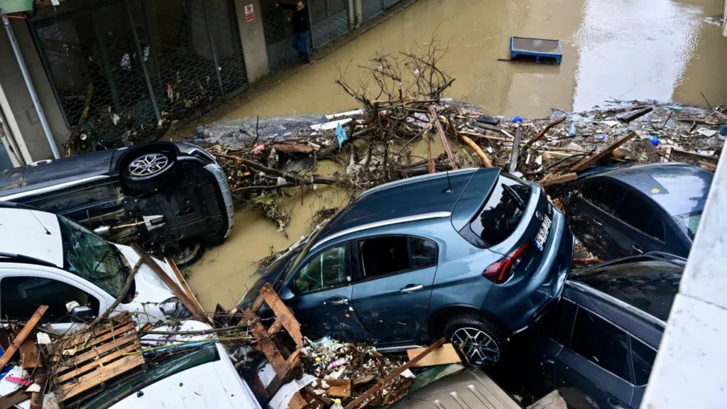 İstanbul'da Sel Sonrası Yıkım Ve Yardım Seferberliği