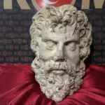 İzmir’de 2 Bin Yıllık Zeus Heykel Başı Ele Geçirildi