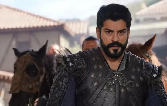 0x0-yeni-imaji-dikkat-cekti-burak-ozcivitten-londrada-aile-pozlari-1749798633746