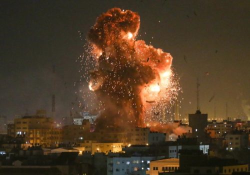 İran, İsrail’in Suriye’deki Üslerine Yönelik Saldırıyı Kınadı: Bölgesel Gerilim Tırmanıyor