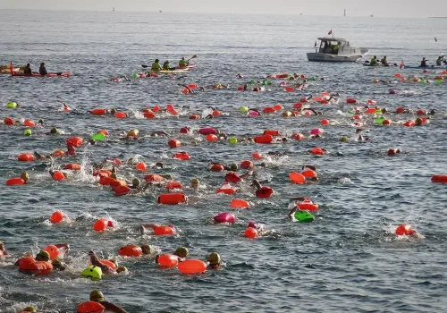 1434 Yüzücü Zafer Bayramı’nda Boğazı Kulaçlarla Aştılar