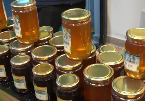 15 Ton Sahte Bal Ele Geçirildi