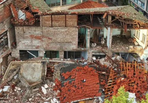 330 Artçı Korkuttu