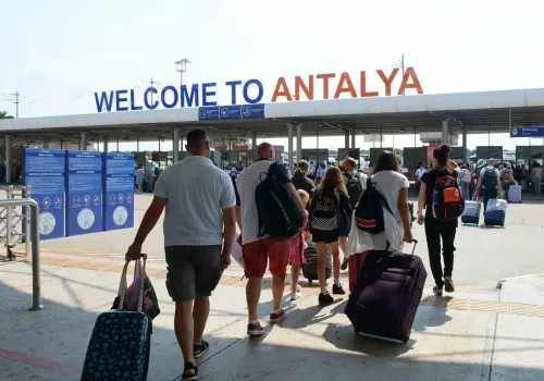 Antalya’ya 8 Ayda Gelen Turist Sayısı 12 Milyona Yaklaştı
