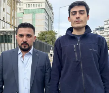 [Baba Osman Vesek (solda) ve avukatı Onurcan Eroğlu (sağda)]