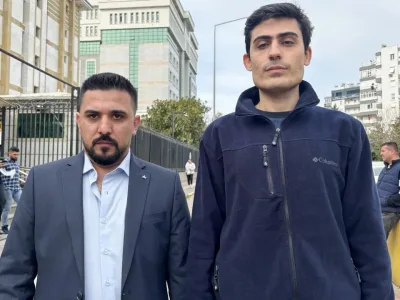 [Baba Osman Vesek (solda) ve avukatı Onurcan Eroğlu (sağda)]