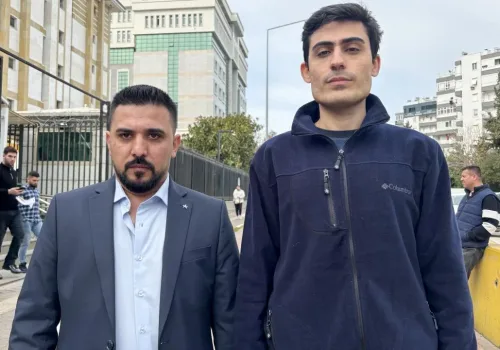 [Baba Osman Vesek (solda) ve avukatı Onurcan Eroğlu (sağda)]