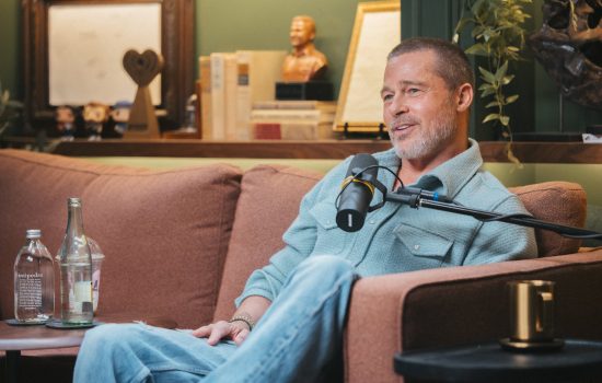 Brad Pitt, Angelina Jolie ile Ayrılığı Sonrası Yaşadığı Depresyon ve Bağımlılık Süreçlerini “Armchair Expert” Programında