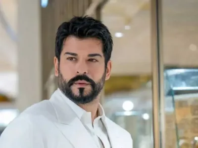 Burak Özçivit Tiyatro Sahnesinde