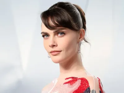 Cara Delevingne Müzik Kariyerini ve Dünya Turnesini Duyurdu