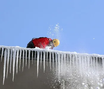 Çatılarda Buz Timi Mesaisi