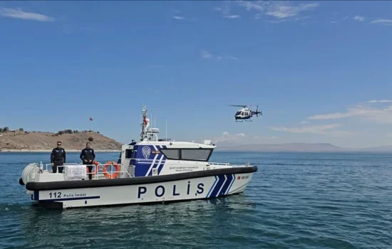 Deniz Polisi Van Gölü’nde İnci Kefali İçin Nöbette