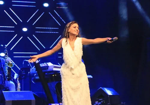 Duygu Dolu An: Yıldız Tilbe 59. Yaşını Sahnede Kutladı