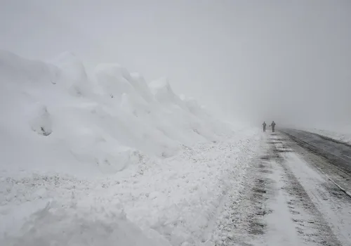 Ekiplerin Üzerine Çığ Düştü