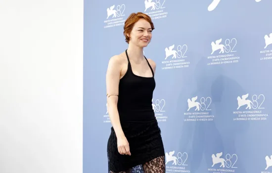 Emma Stone'un Kırmızı Halıdaki Lingerie-Inspired Stili