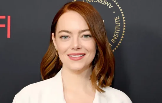 Emma Stone’un Pişmanlığı Spray Tan Takıntısı ve Moda Anıları