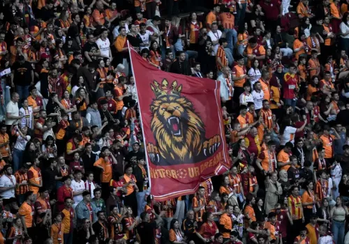 Galatasaray evinde şampiyonluğu kutluyor