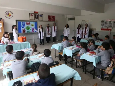Genç Sağlıkçılar Köylerde İlk Yardım ve Hijyen Eğitimi Verdi