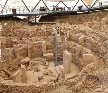 Göbeklitepe'de Yeni Keşif Duvara Monte Edilmiş İnsan Heykeli