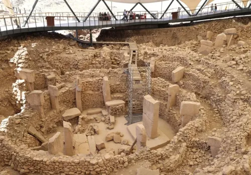 Göbeklitepe'de Yeni Keşif Duvara Monte Edilmiş İnsan Heykeli