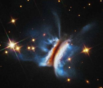 Hubble Uzayda Dev Bir "Sandviç" Keşfetti: