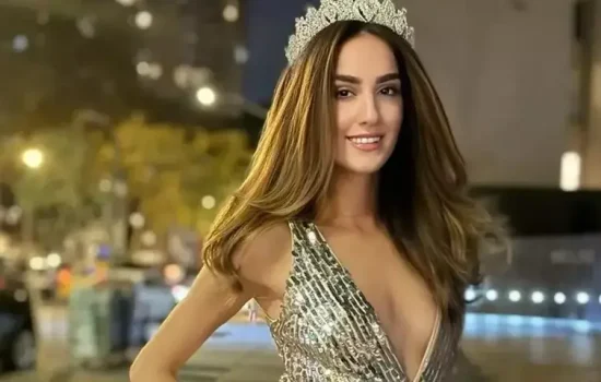 İdil Bilgen Sahilde: “Güzellik Bütündür” Sözleriyle Bikinili Paylaşım