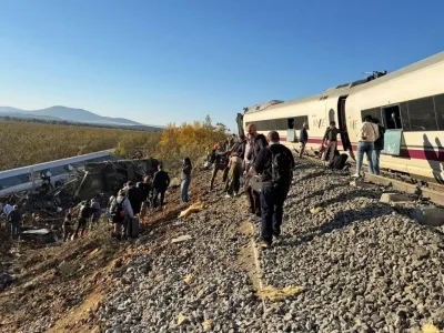 İspanya'da İki Hızlı Tren Çarpıştı: En Az 46 Ölü