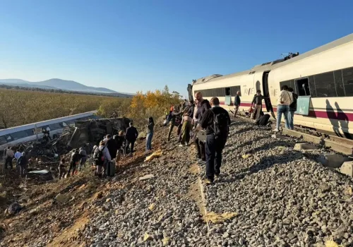 İspanya'da İki Hızlı Tren Çarpıştı: En Az 46 Ölü