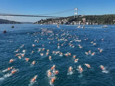 İstanbul Boğazı’nda Mavi Yarış