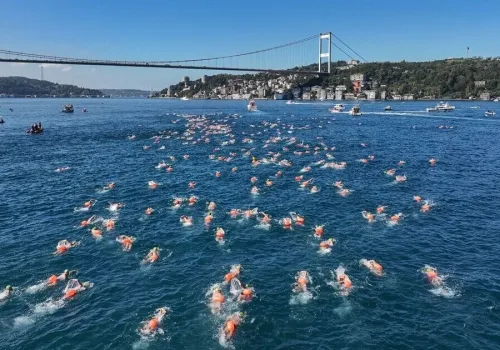 İstanbul Boğazı’nda Mavi Yarış
