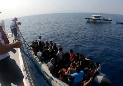 İzmir Açıklarında Düzensiz Göçmen Operasyonu