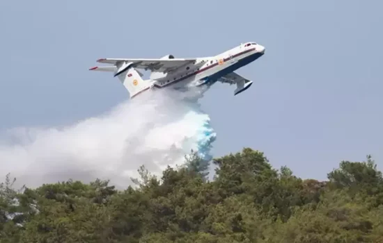 İzmir Alevlerle Savaşıyor: Uçaklar ve Helikopterlerle Hızlı Müdahale