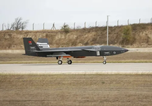 KIZILELMA, F-16'ya Simüle Atışta Tam İsabetle Tarih Yazdı