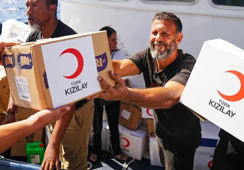 Kararlılık Filosuna Türk Kızılay’ından Gıda ve İlaç Desteği