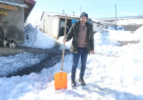 Kurt Sürüsüne Karşı Kürekle Direniş