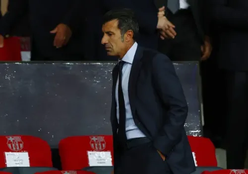 Luis Figo FIFA Başkanı’nı İstifaya Çağırdı