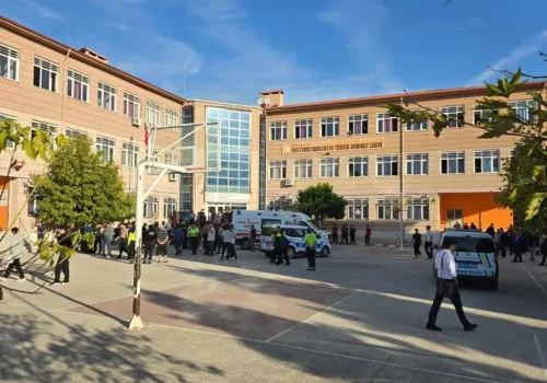Manisa Turgutlu'da Okul Yakınında Saldırı