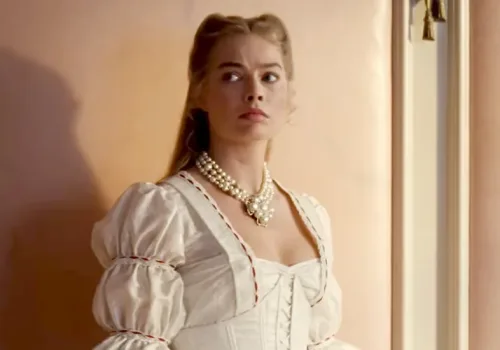 Margot Robbie’nin Koltuk Altı Tüyleri Olay Oldu