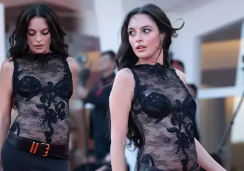 Melis Sezen Venedik’te Siyah Elbiseyle Büyüledi