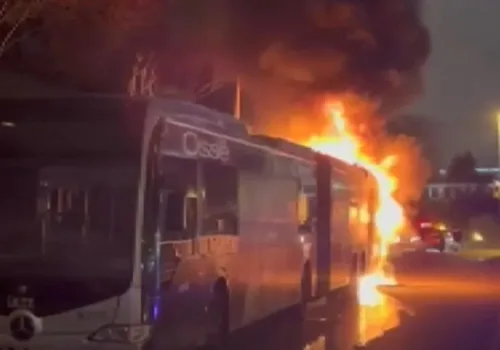 Metrobüste Yangın Paniği! İtfaiye Ekipleri Müdahale Etti