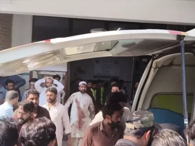 Pakistan'da Cami Yakınında Şiddetli Patlama