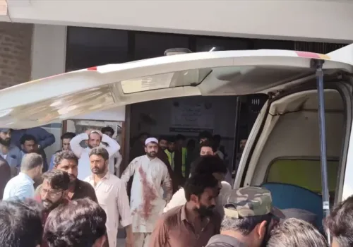 Pakistan'da Cami Yakınında Şiddetli Patlama