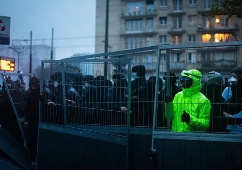 Paris'te 2 Kasım'a Kadar Kısmi Sokağa Çıkma Yasağı Başlıyor