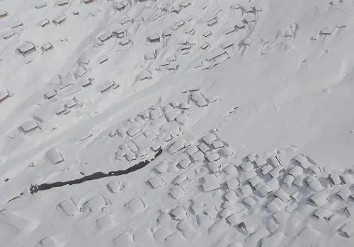 Rize'de Kar Esareti: Yayla Evleri Kar Altında Kayboldu