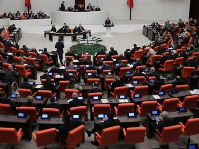 Siyasi Körlük ve Fanatizm: İnsan Neden Tarafını Savunur?