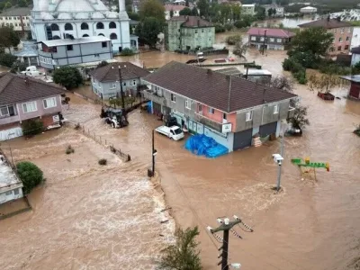 Sakarya'da Şiddetli Yağış Sel Getirdi