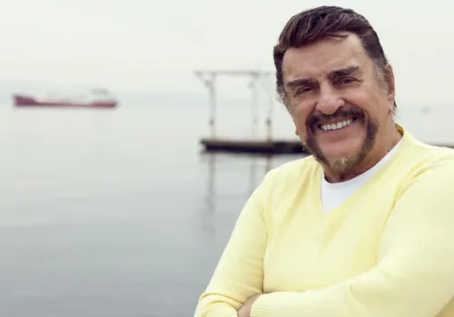Şarkıcı Alpay Hayatını Kaybetti